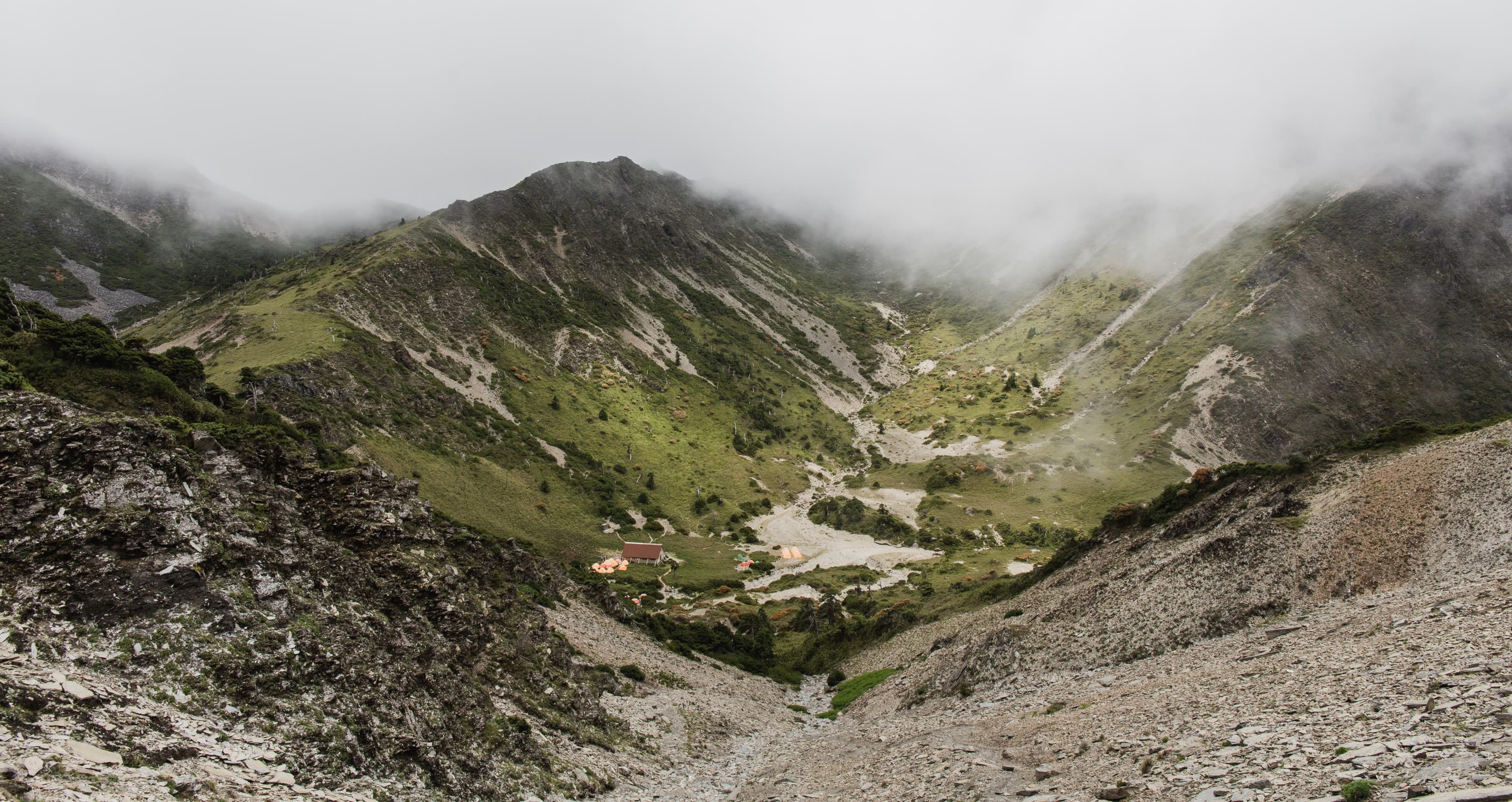 An Image of Nanhu Cirque in mist view from above